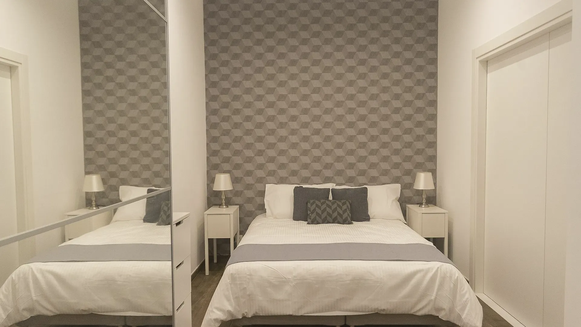 Staines Suite Sliema 0*,  Malta
